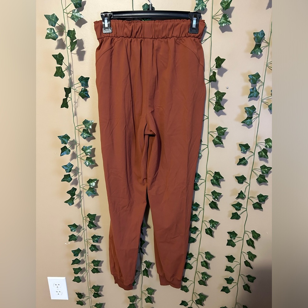 🛑 SOLD~Lululemon On the Fly Joggers - Picture 2 of 10